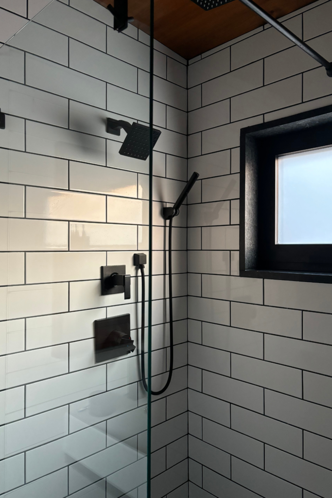 image of two person shower at the Viking Hilltop Suites