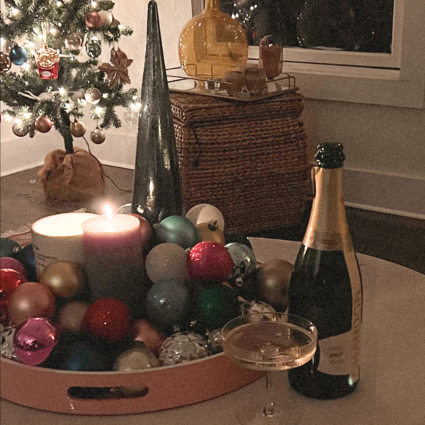 How to Celebrate Christmas at an Airbnb [12 Festive Tips]