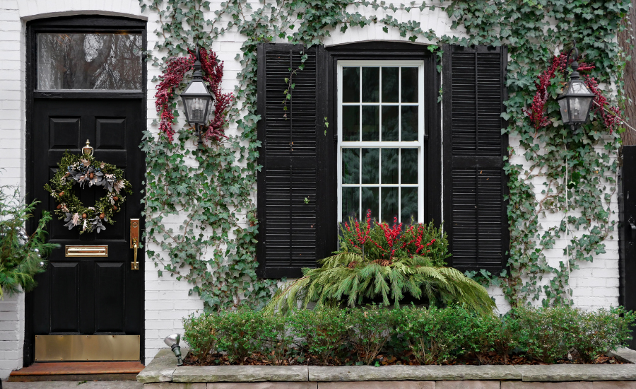 Historic home decorated for Christmas in Charleston.