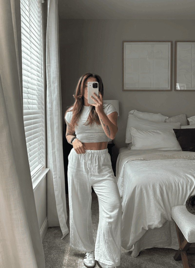 7 Airport Outfit Ideas 2025 (Comfortable Chic Travel Style)